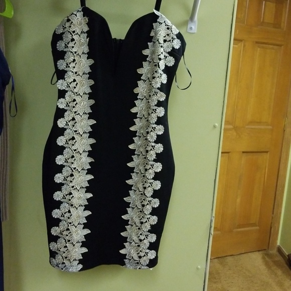 Embedded mini dress - Picture 2 of 8
